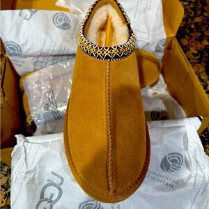 UGG Men’s Tasman chestnut slippers, NEW size 11.